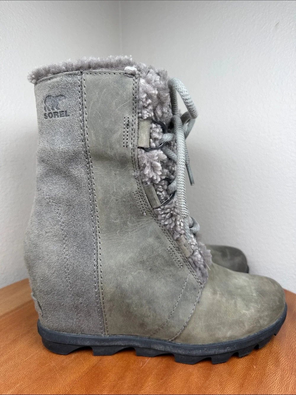 Sorel Joan Of Arctic Wedge II Women Gray NL3021-052 Shearling Snow Boot Size 8.5